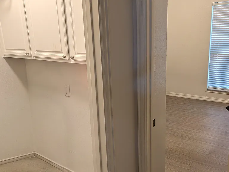 laundry and 4th bedroom(or office)