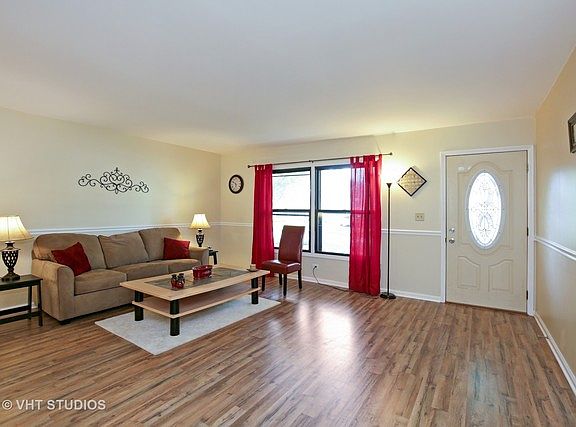 3rd image of 1066 Parkview Dr