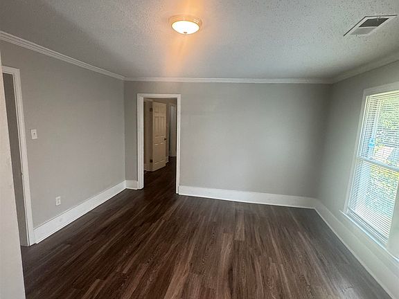 5th image of 1532 Barton St