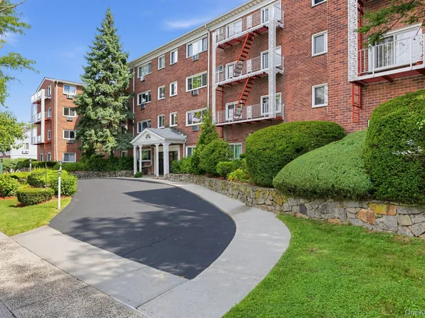 828 Pelhamdale Avenue #4L, New Rochelle, NY 10801