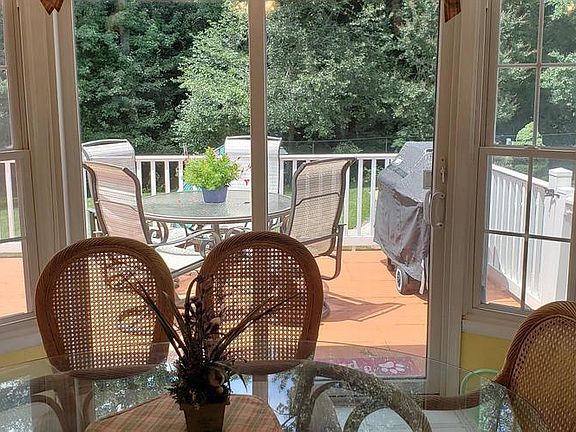 3rd image of 3625 Forest View Dr