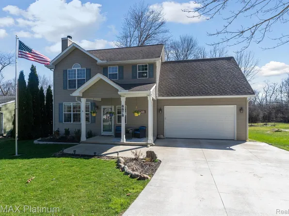 8878 Garfield Dr, Whitmore Lake, MI 48189