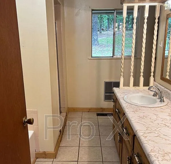 21090 Greycliff Rd — Photo 9