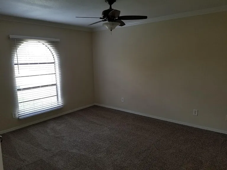 6501 Butterfield Ct — Photo 10