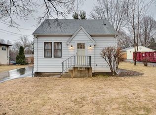 830 McKnight Rd N, Maplewood, MN 55119