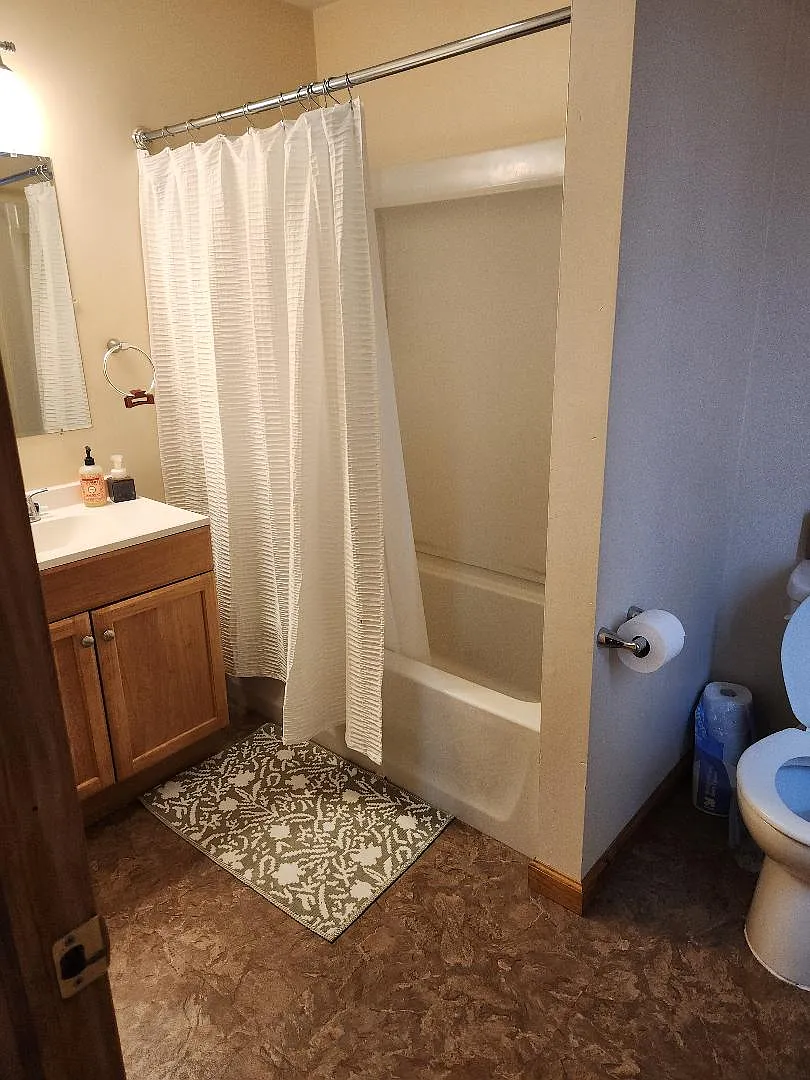 2 bed, $1,100 — Photo 1