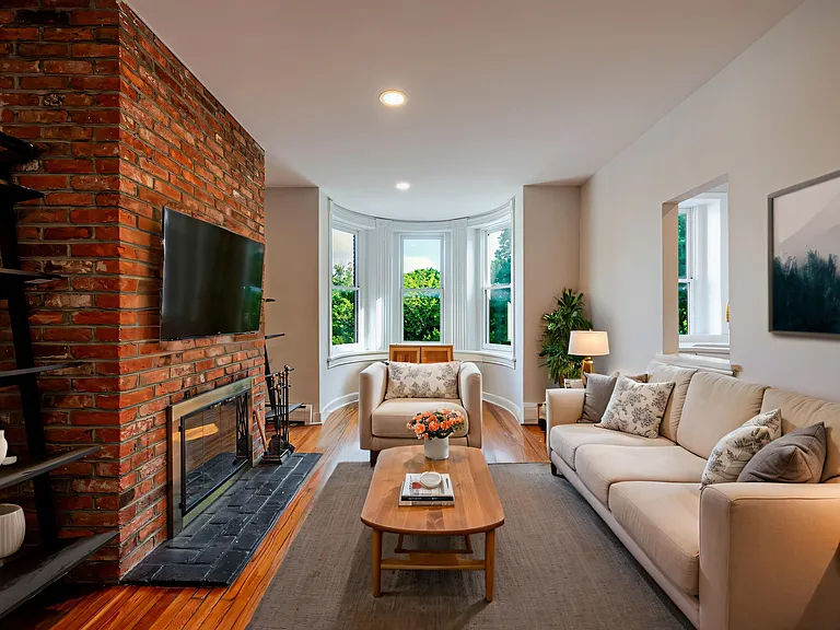 1105 E Capitol St SE #4 — Photo 1