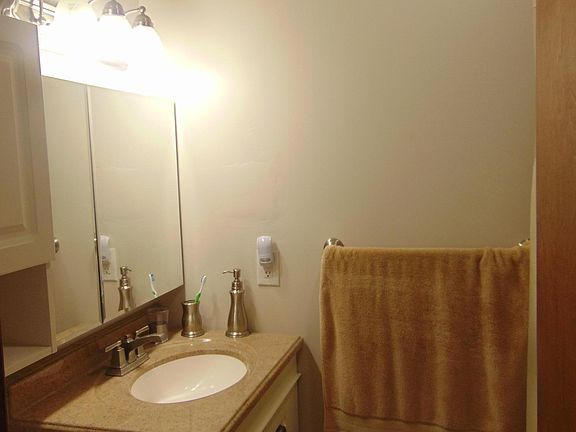 3rd image of 2735 Meadowbrook Dr