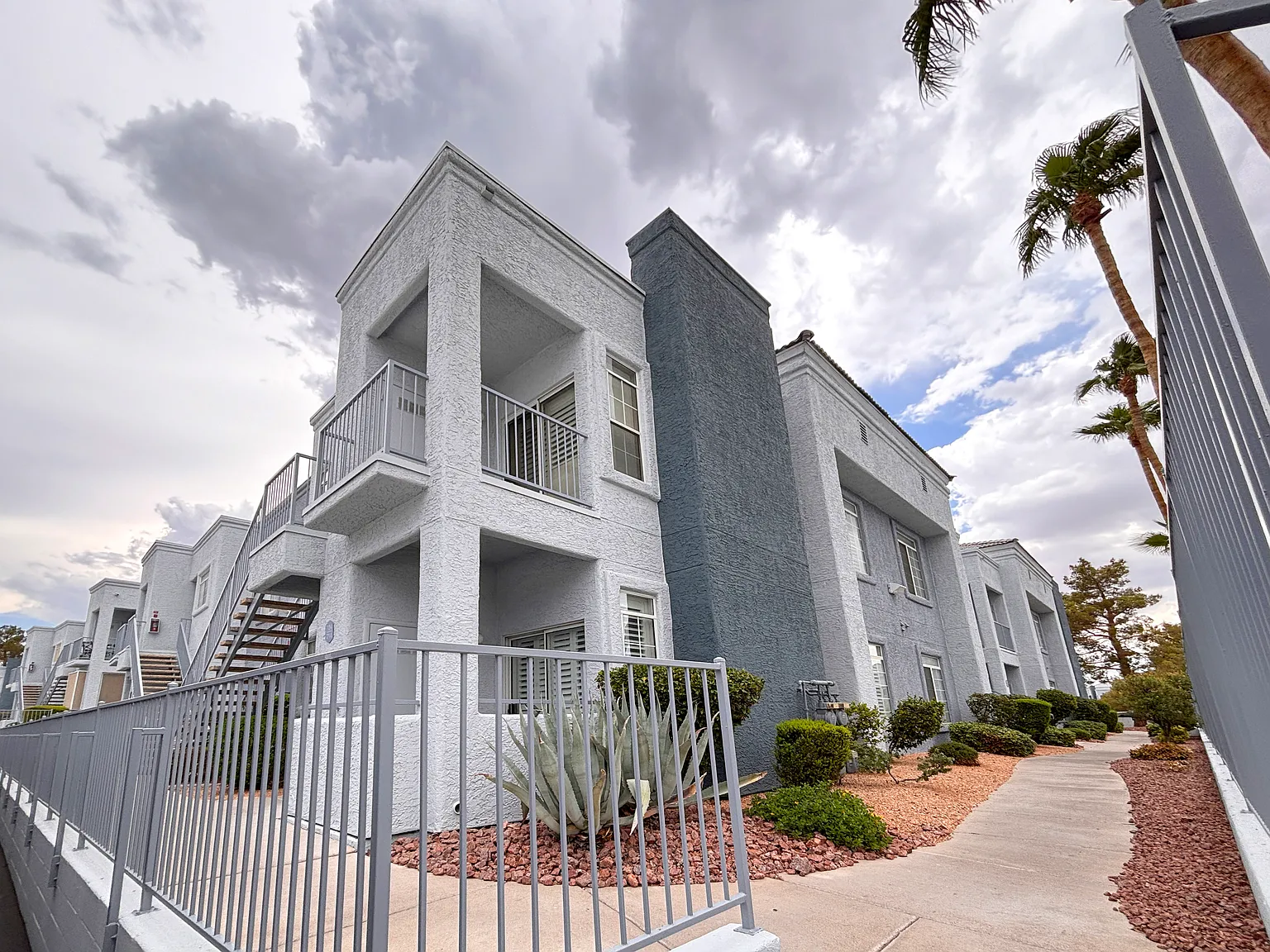 2 bed, 931 sqft, $1,495 — Photo 1