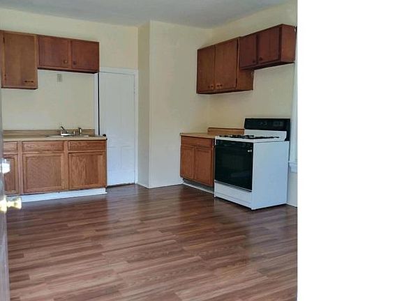 2nd image of 324 S 4th St APT 2