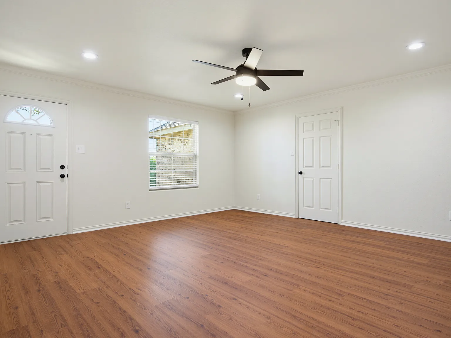 3 bed, 1290 sqft, $2,750 — Photo 2
