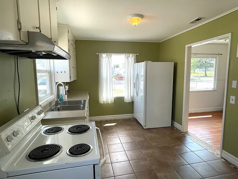 703 Winslow Ave — Photo 5