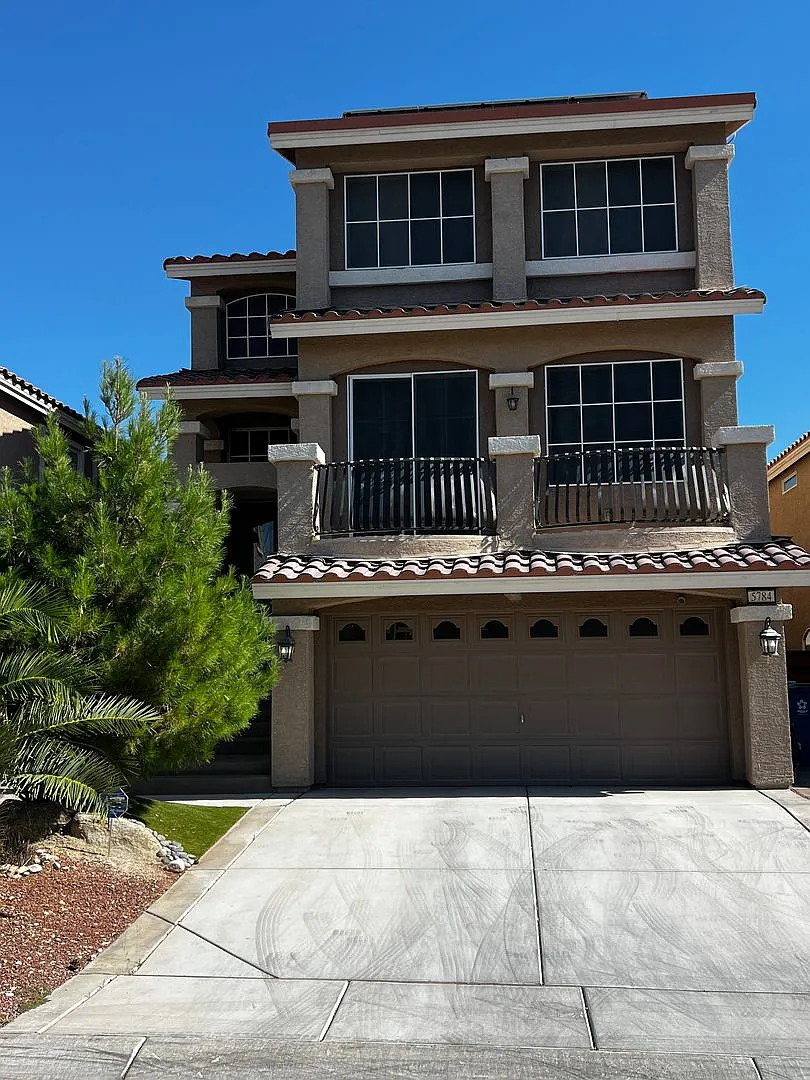 Dual Primary Suites, Heated Pool & Spa in Southwest Las Vegas. SOLAR Panels — Photo 1