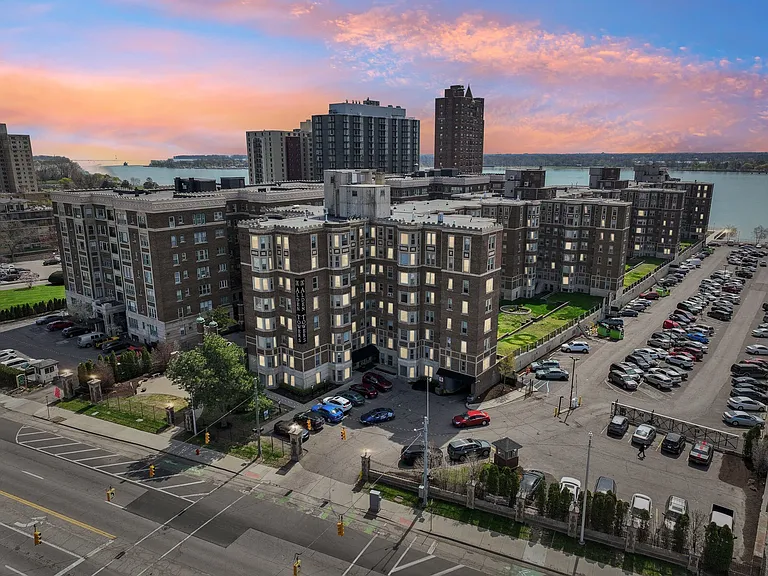 Alden Towers — Photo 31