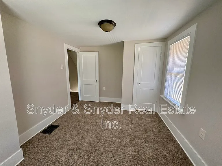 89 2nd Ave — Photo 7