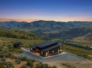 88 Cowboy Rd, Pateros, WA 98846