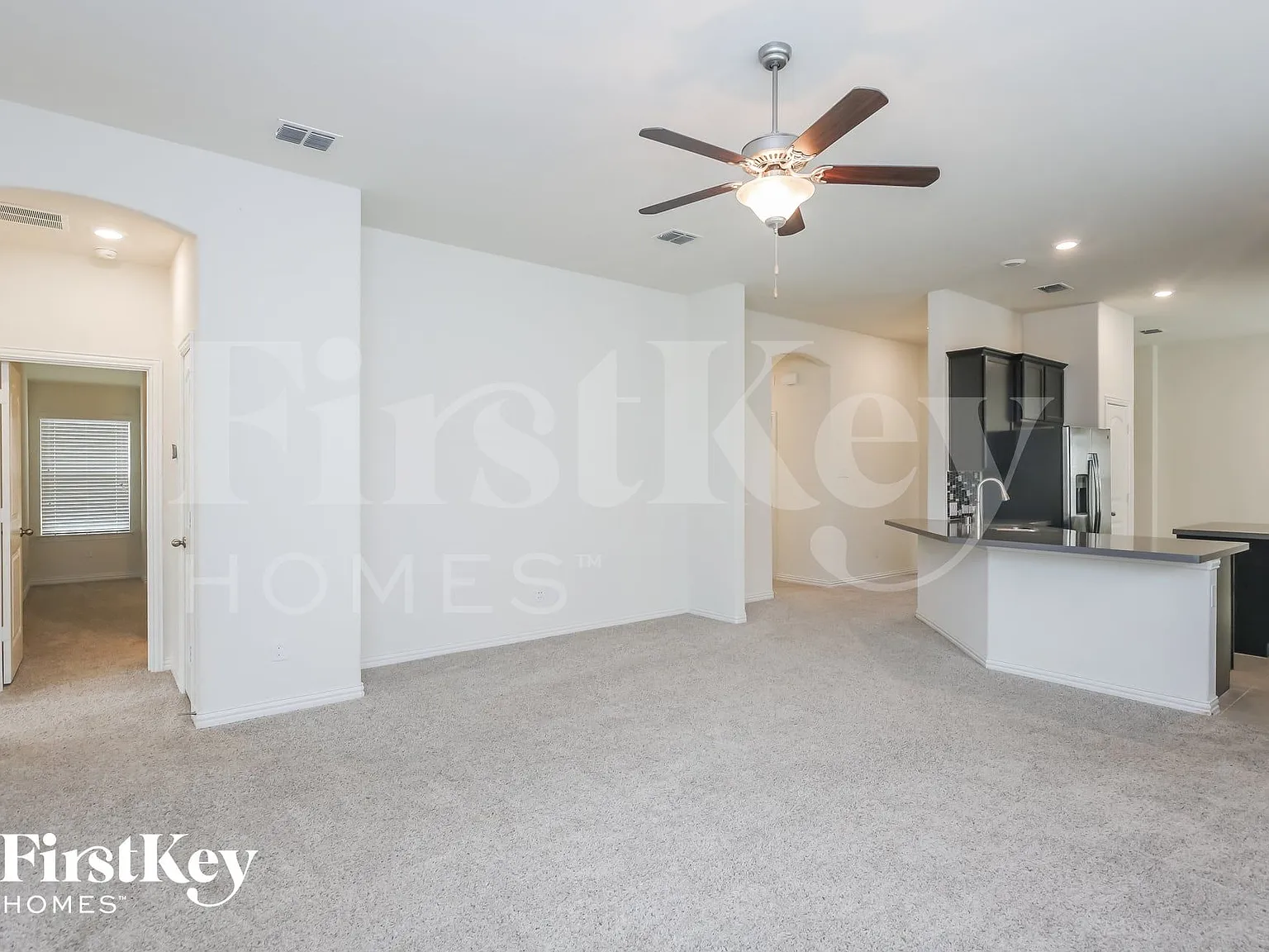 4 bed, 2.0 bath, 2064 sqft, $2,560 — Photo 3