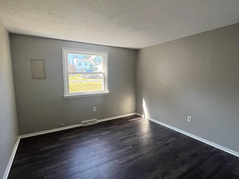 315 Franklin Ave #A — Photo 3