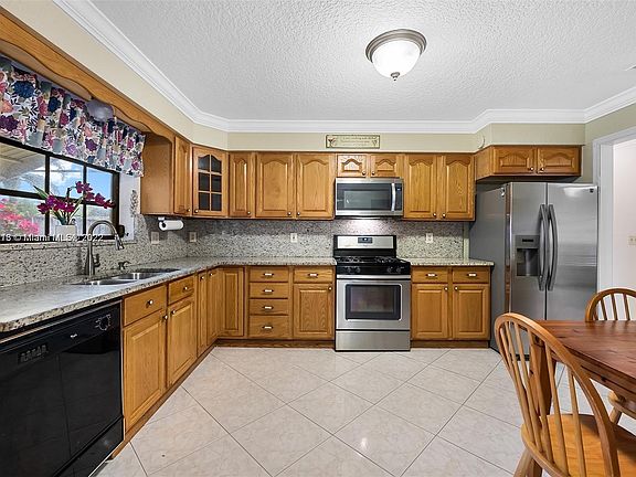 3rd image of 815 N 48th Ave #1