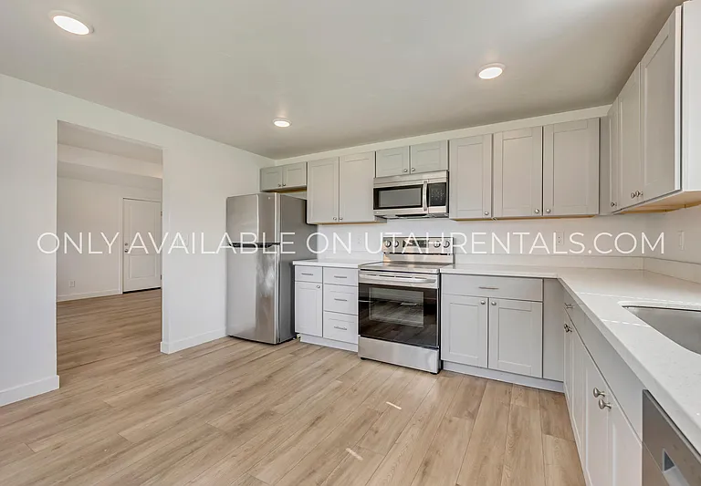 1535 S 450th St E — Photo 2