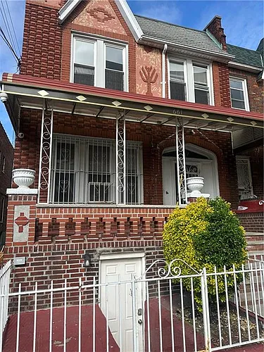 661 E 94th St Photo 1