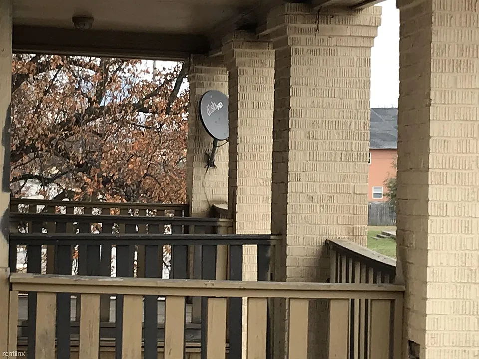 1918 Washington Balcony