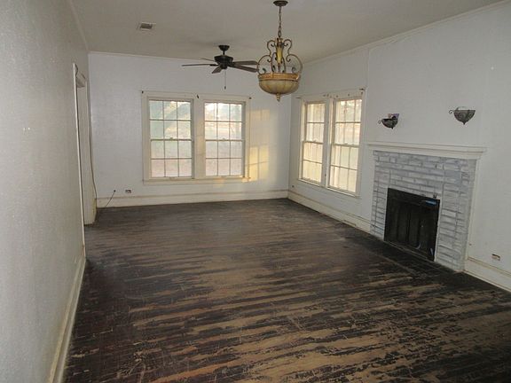 3rd image of 14924 Parkway Dr