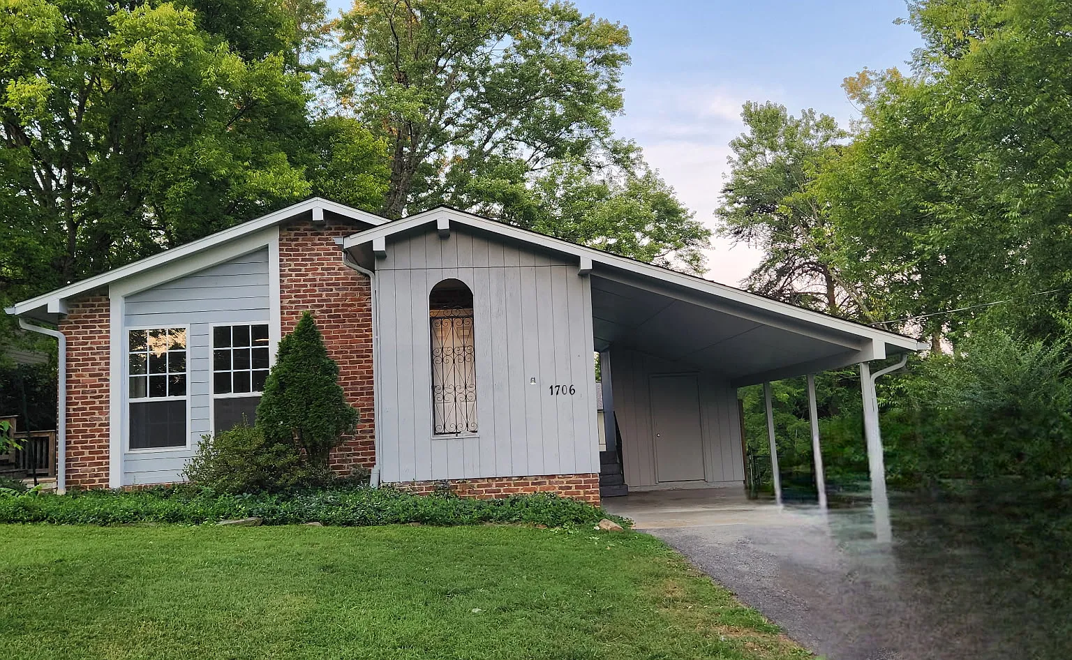 3 bed, 1104 sqft, $2,050 — Photo 1