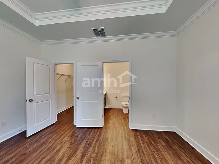 1126 Walden Pond Dr — Photo 10