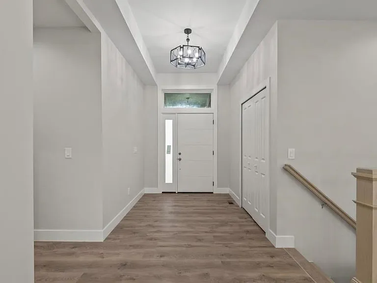5636 Paris Dr — Photo 16