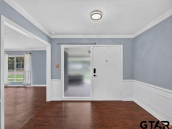 3rd image of 8 Rambling Rd