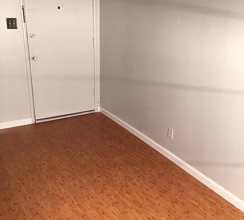4th image of 849 Humboldt St