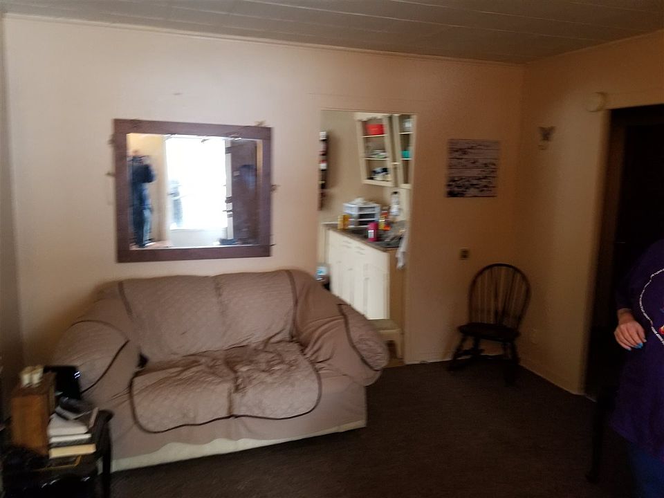 2nd image of 2707 Evans St