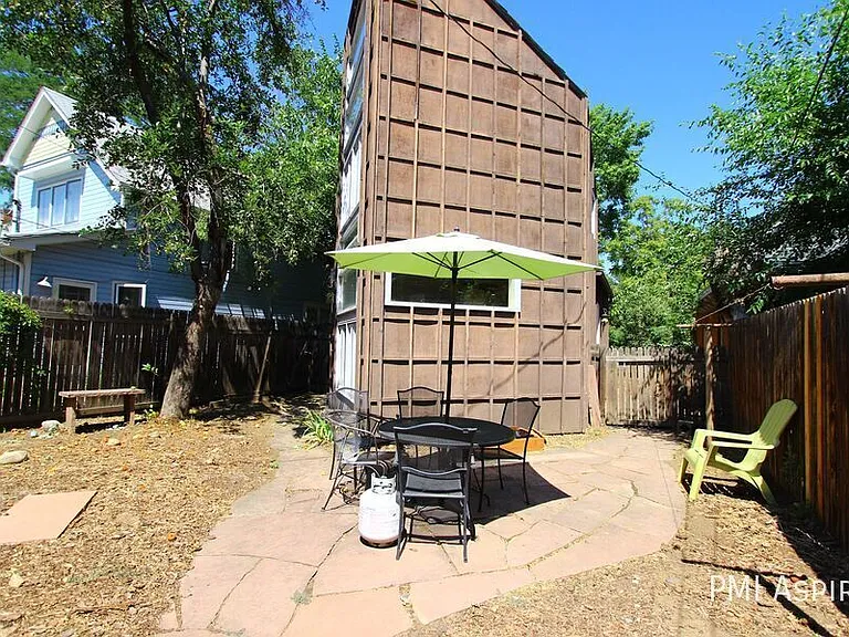 1722 Grove St — Photo 2