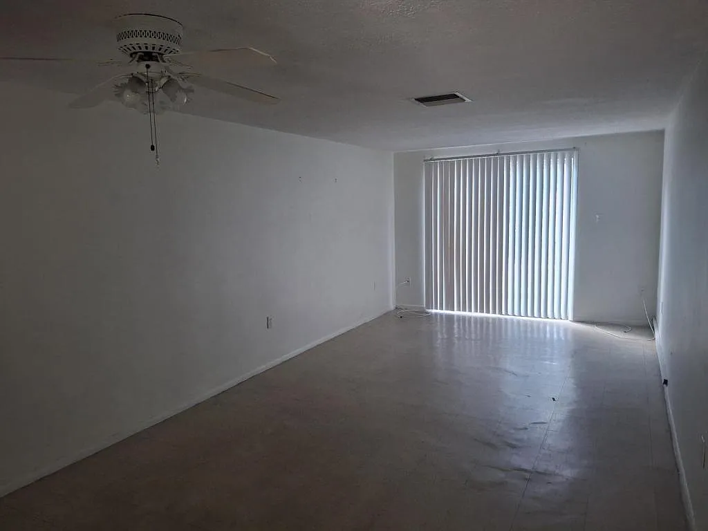 6231 Harrison St — Photo 2