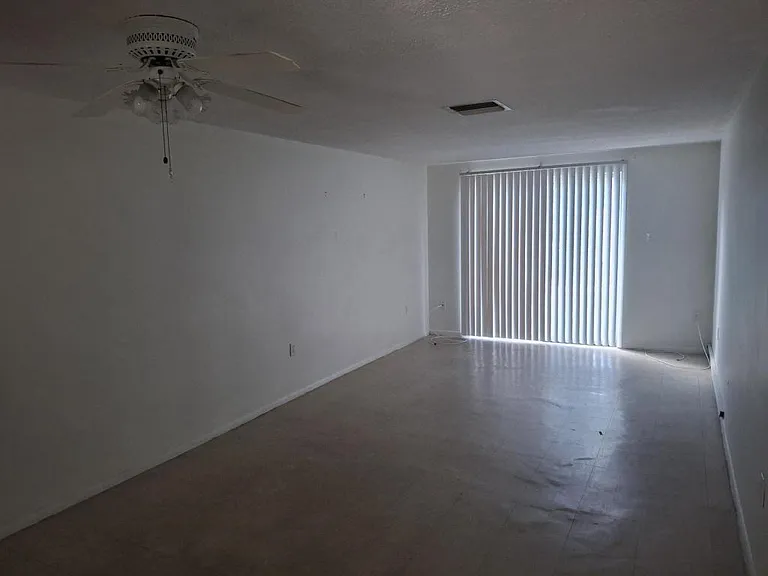 6231 Harrison St — Photo 2