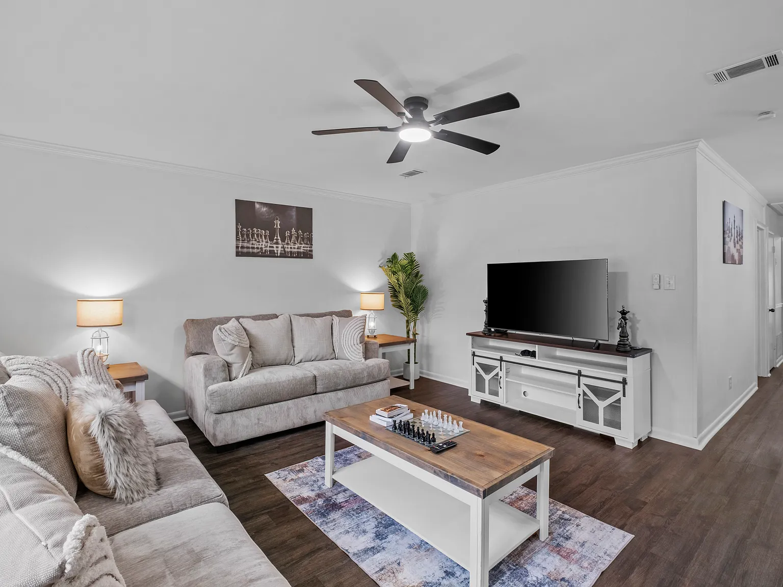 4 bed, 2061 sqft, $5,000 — Photo 1