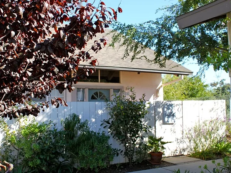 4700 Dexter Dr — Photo 25