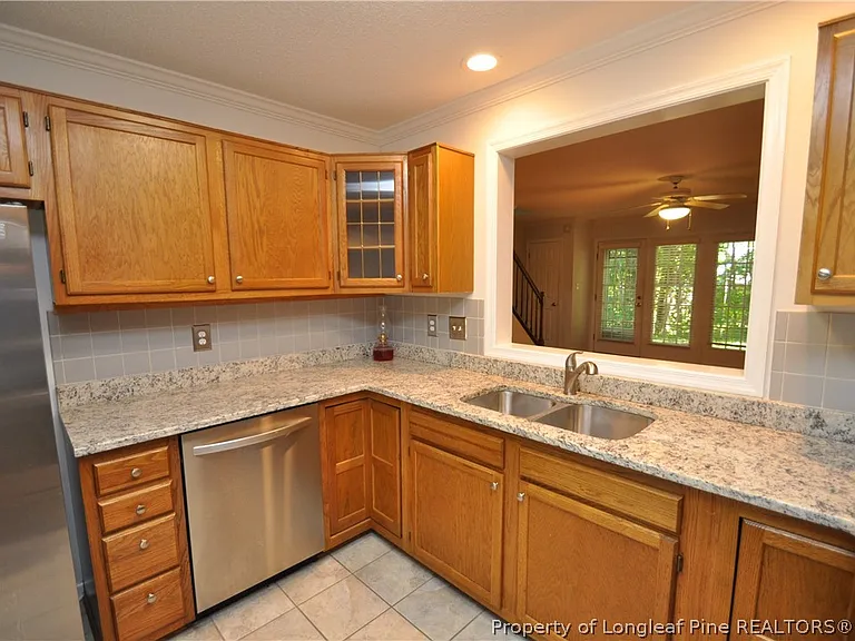 240 Beechtree Dr — Photo 7
