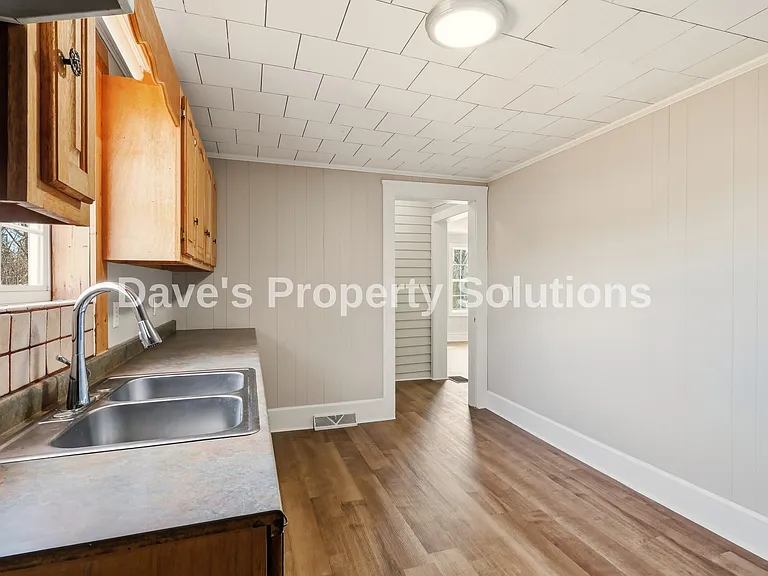 408 Seaman St — Photo 20