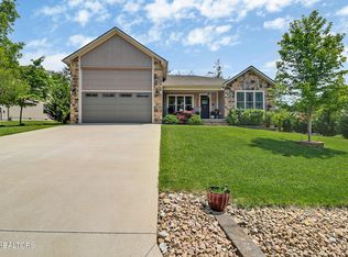 213 Forest Hill Dr, Crossville, TN 38558