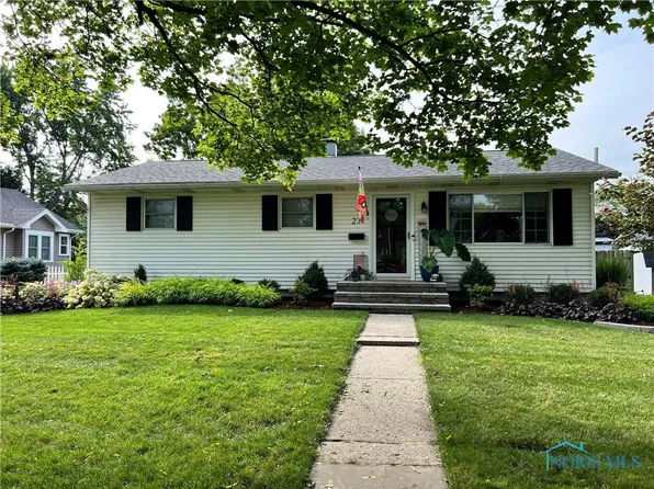 238 W 6th St, Perrysburg, OH 43551