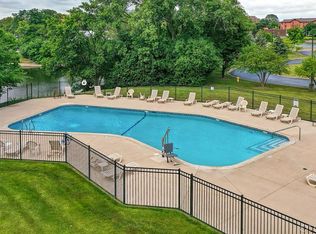 2000 Saint Regis Dr APT 3L, Lombard, IL 60148