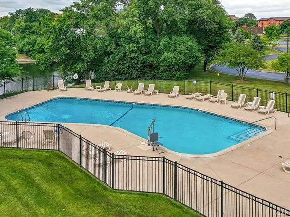 2000 Saint Regis Dr APT 3L, Lombard, IL 60148