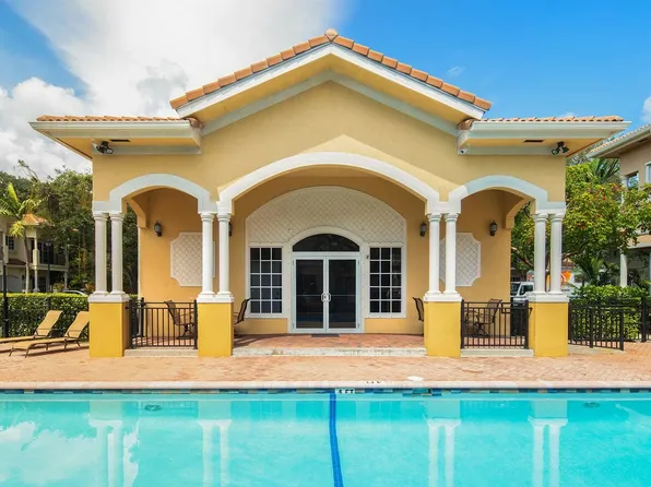 Royal Oaks Townhomes, 3200 Stirling Rd #D10, Hollywood, FL 33021