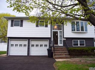 31 Columbus Ave, West Babylon, NY 11704