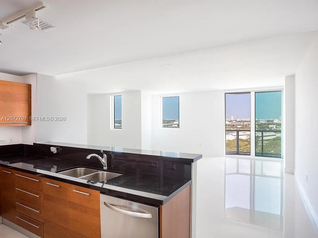 Vizcayne North Condo — Photo 1