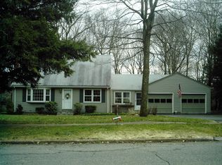 326 Redwood Rd, Manchester, CT 06040