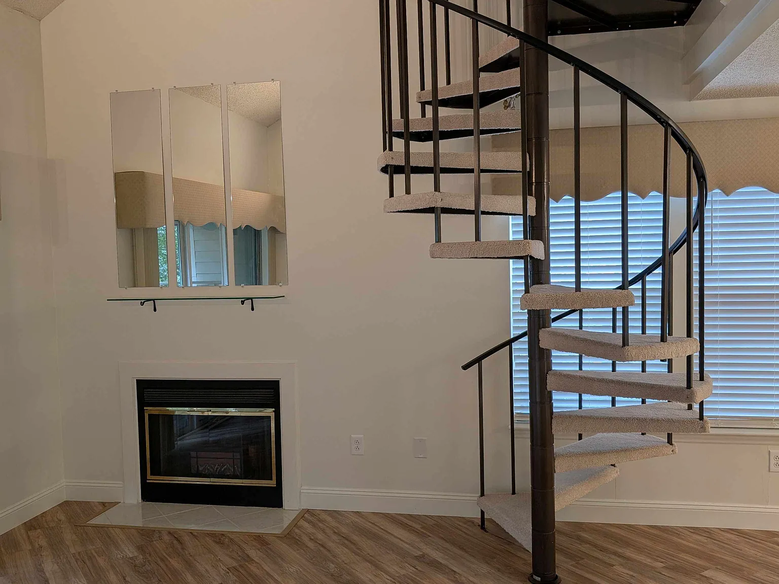 2 bed, 900 sqft, $1,450 — Photo 3
