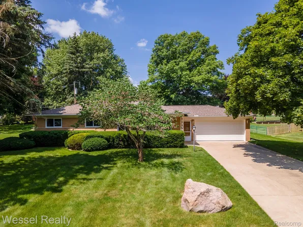64601 Tara Hill Dr, Washington, MI 48095